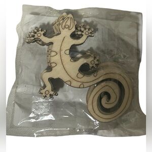 *FREE WITH ANY PURCHASE* WOODEN GECKO CUT OUTS CRAFT UNFINISHED 10 PACK NEW